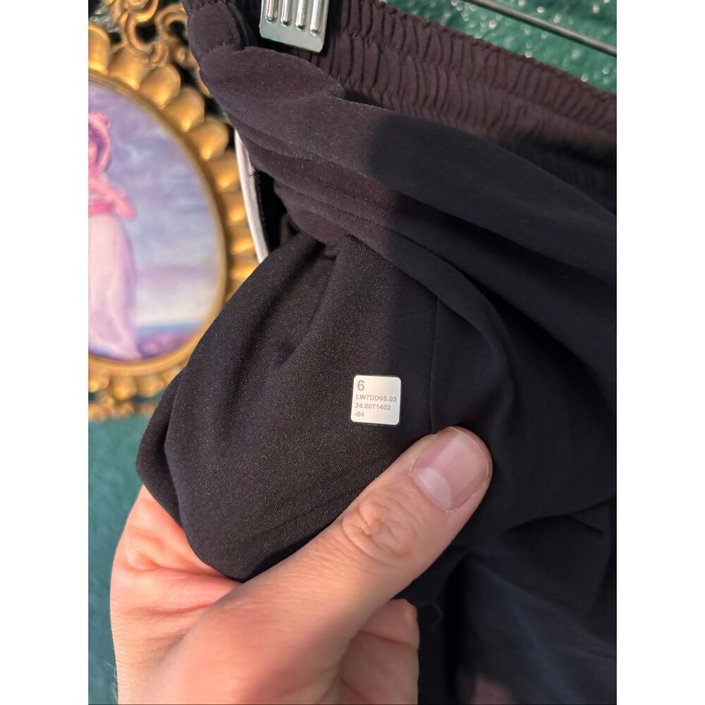 Lululemon Lightweight High-Rise Relaxed Short 3" *Long Liner Black / White Sz 6 - Picture 4 of 4